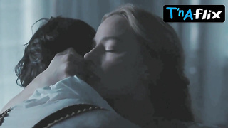Margot Robbie Wondrous Vignette in wuthering Heights