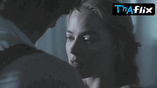 Margot Robbie Wondrous Vignette in wuthering Heights