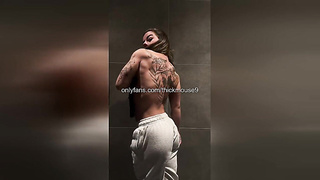 Muscle 18yo Going knuckle deep Seep Gym Live