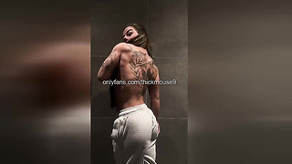 Muscle 18yo Going knuckle deep Seep Gym Live