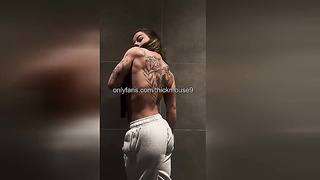Muscle 18yo Going knuckle deep Seep Gym Live