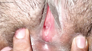 Chinese wifey pummeling vagina