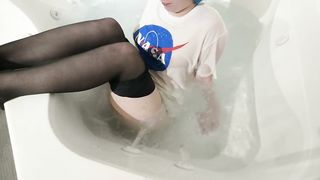 Earth Chan Takes a Tub