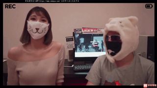 导演力邀网红玲酱泡泡浴激情-three