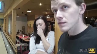 HUNT4K. Hunter cherche du sexe genial pour de largent au bowling