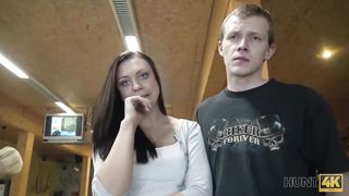 HUNT4K. Hunter cherche du sexe genial pour de largent au bowling