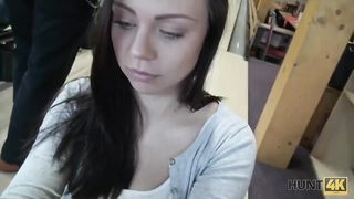 HUNT4K. Hunter cherche du sexe genial pour de largent au bowling