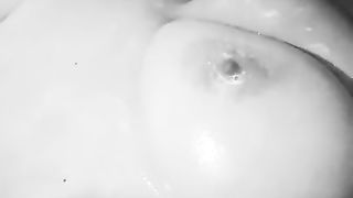 LONNA'S BATHTUB TIME JOY