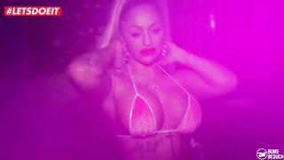 FanBoy Gets a Surprise Visit From His Beloved Porno Starlet