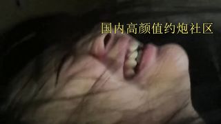 痛好痛受不了了”漂亮大学靓妹第一次和男友开房逼逼太紧轻轻插就喊痛操了一会还拍摄国语