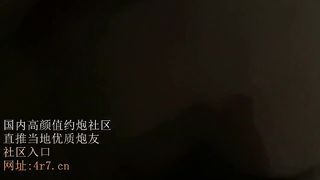 痛好痛受不了了”漂亮大学靓妹第一次和男友开房逼逼太紧轻轻插就喊痛操了一会还拍摄国语