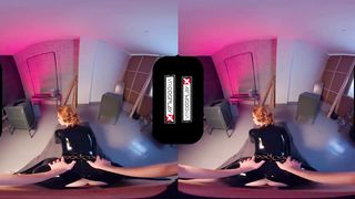 VRCosplay Ebony Widow Help's Hulk To Destress