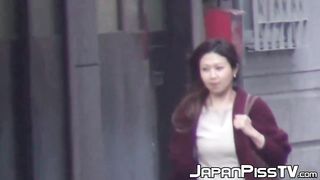 Chinese femmes have their cootchies recorded while pissing