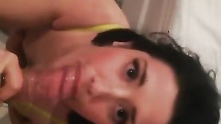 Dark-Haired wondrous bave sur ma nibble s'étouffe et se prends une ejac faciale