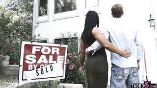 Stepfather could no longer stand against his mind-blowing teenager daughter-in-law