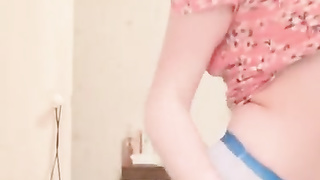 Моё первое видео, показываю сиськи)