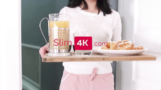 Tastey brown-haired got drilled early in the morning, after having a light breakfast in sofa