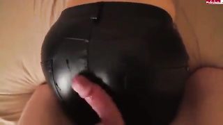 German Gal cumed in her leather leggins