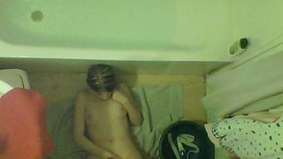 Nubile this jerks in the tub