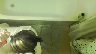 Nubile this jerks in the tub