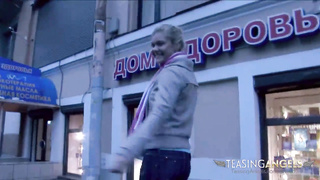 Adorable blond faps before throating her beau