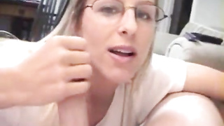 Loira de óculos falou que não ia chupar até ele gozar