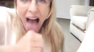 Loira de óculos falou que não ia chupar até ele gozar