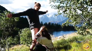 Is the blow more eye-catching than the landscape? Why choosing?