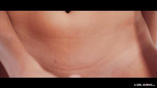 Sexy chicks munching snatch