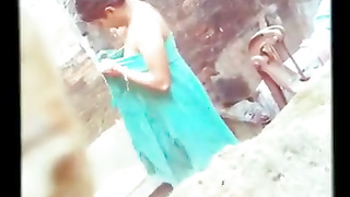 Sizzling-Neighbor-Boudi-bathing