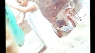 Sizzling-Neighbor-Boudi-bathing