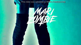 I´M A CYBORG Mari Zombie roleplay a robot