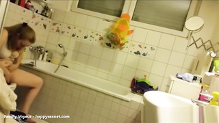 Raiding privacy of my mommy in tub bedroom