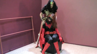 Wonder Gal luvs to have fun all kinds of fuck-fest games with Batwoman, while no one is observing