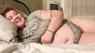 Nasty ash-blonde PLUS-SIZE is posing on live webcam with her abdomen unsheathed, just for joy