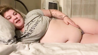 Nasty ash-blonde PLUS-SIZE is posing on live webcam with her abdomen unsheathed, just for joy