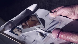 Gal with a jaw-dropping smirk, Chester enjoys to do posing for the camera and taunting