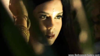 Indian doll has some grubby ideas on her mind and would like toturn them into reality