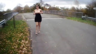 Displaying on a bridge (1)