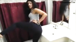 Delilah Farting