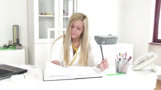 Horny blondie physician, Summer Brooks enjoys to have casual intercourse with patients, even while at work