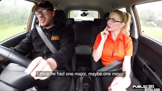 English spex babe publicly blows guy in car