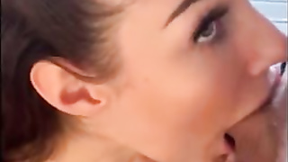 Schluckt Sperma Und Bekommt Eine Goldene Dusche