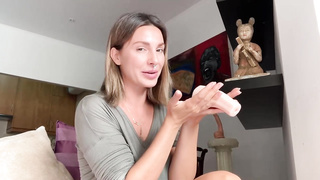 Astounding female is showcasing a decent way to lick muff, for everyone who wants to know