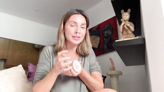 Astounding female is showcasing a decent way to lick muff, for everyone who wants to know