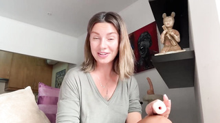 Astounding female is showcasing a decent way to lick muff, for everyone who wants to know