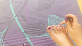 Arab honey is painting her toe tears up in purple and attempting to make a movie