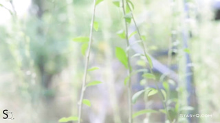 Russian model wants to spice up her career with a bit of bare posing and taunting