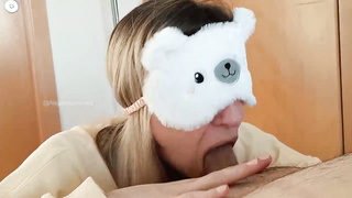 Blinded platinum-blonde is blowing salami like a real sex industry star, because she luvs how it tastes