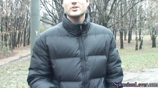 Speculum babe shows off body and mastrubates